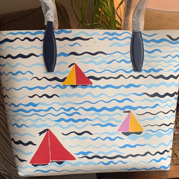 Authentic KATE SPADE Reversible Leather Sail boat print Tote/removable wristlet - Picture 9 of 14